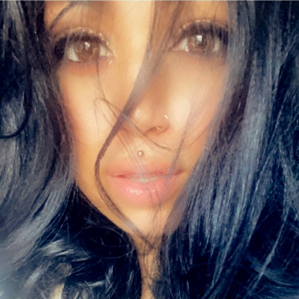 Meet your Posher, Nadia ann